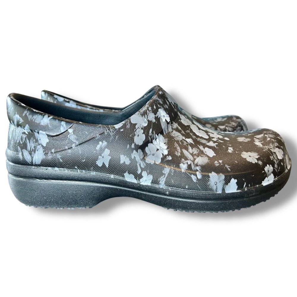 Crocs Neria Pro II Work Clogs Women's Black Gray floral abstract